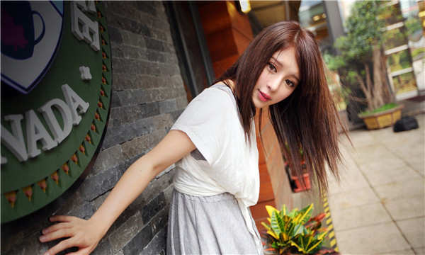 乐山想找一个女性生孩子给报酬-｛找个女人生孩子多少钱｝